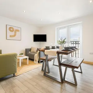 large-split-level-3-bed-town-centre-apartment.bournemouth-hotels.org/