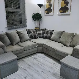  Homestay Dream Haute Homes