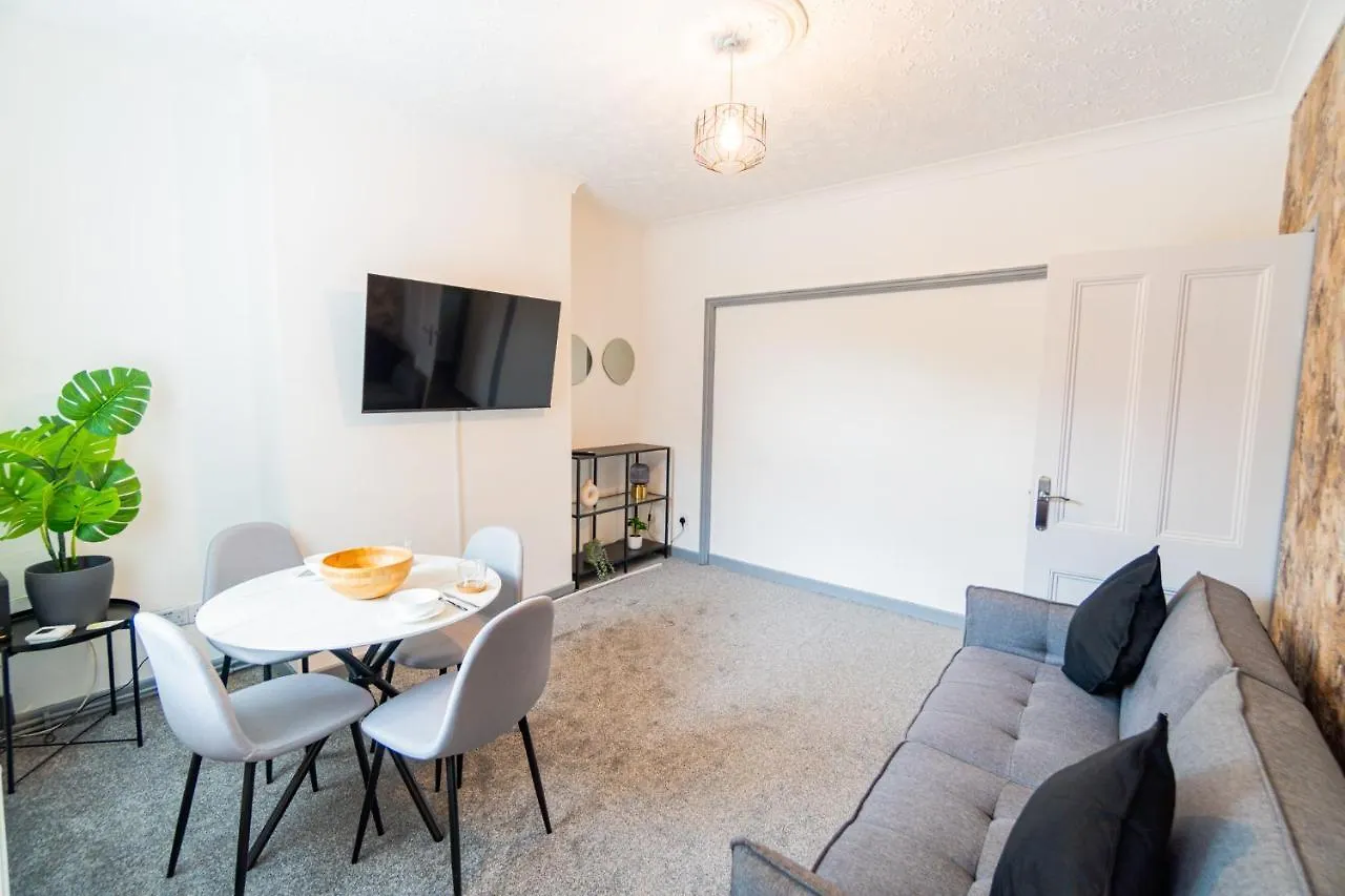 Stylish 3 Bedroom House - Central Location Nottingham Vakantiehuis