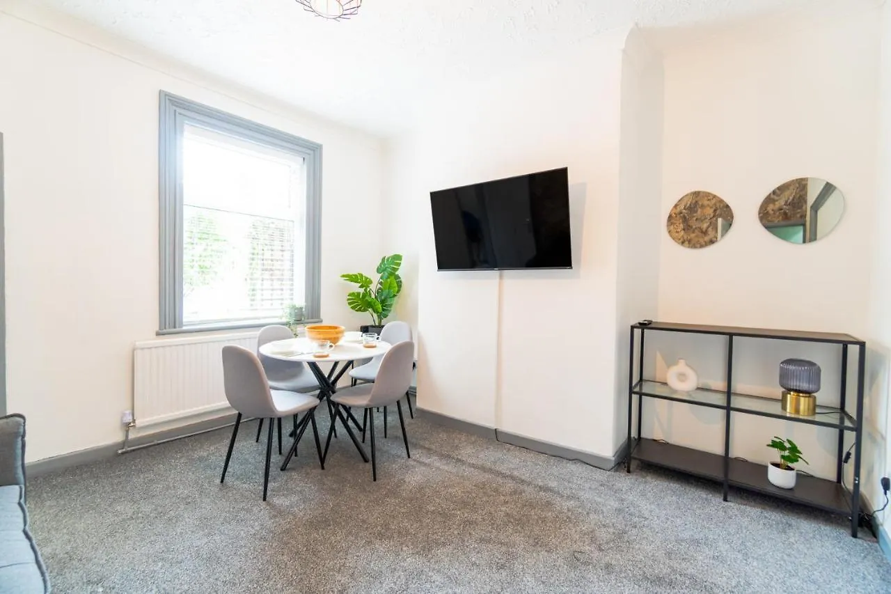 Stylish 3 Bedroom House - Central Location Nottingham 0*,  United Kingdom